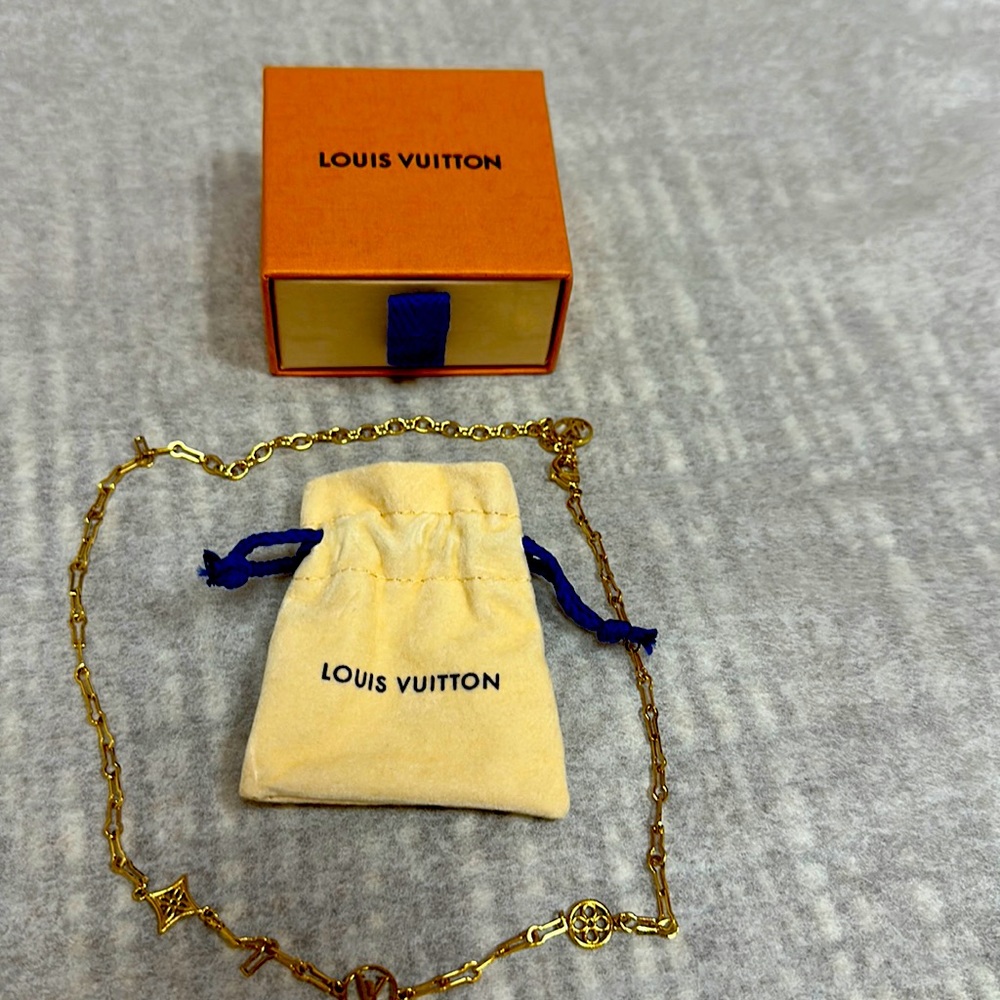 Louis Vuitton Blossom necklace